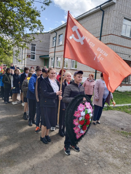 Торжественная линейка, посвященная великому празднику - 78-й годовщине со Дня Победы в Великой Отечественной войне.