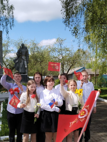 Торжественная линейка, посвященная великому празднику - 78-й годовщине со Дня Победы в Великой Отечественной войне.
